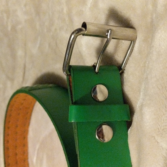 New green studded belt no tags. 34-36 - Picture 2 of 3